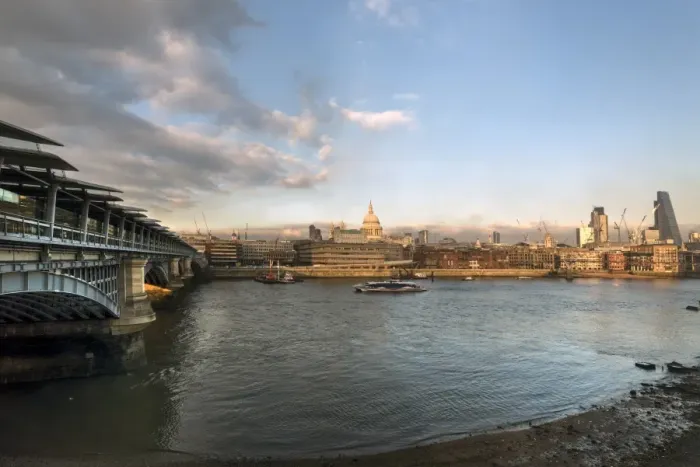 Framed Print : The River Thames and St. Pauls Cathedral looking north from the South Bank, London Framed Print : The River Thames and St. Pauls Cathedral looking north from the South Bank, London