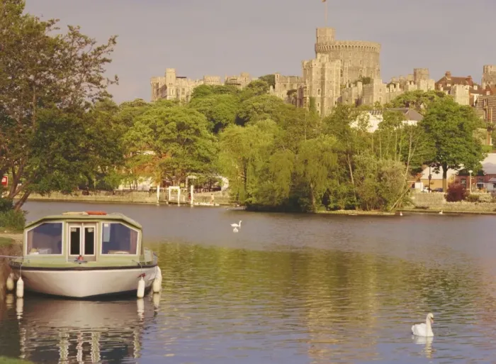 Framed Print : The River Thames and Windsor Castle, Windsor, Berkshire, England, UK Framed Print : The River Thames and Windsor Castle, Windsor, Berkshire, England, UK