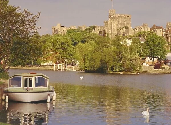 The River Thames and Windsor Castle, Windsor, Berkshire, England, UK