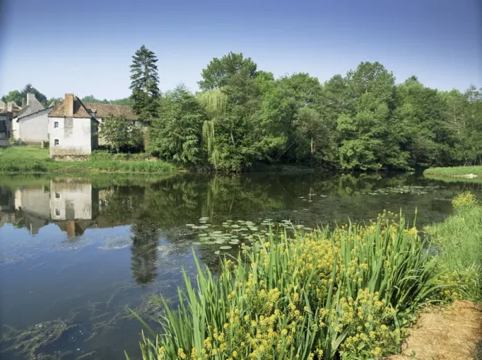 Framed Print : River and village houses, Angles sur l Anglin, Venne, Poitou Charentes Framed Print : River and village houses, Angles sur l Anglin, Venne, Poitou Charentes