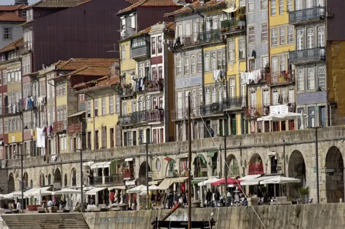 Framed Print : Riverside quarter of Ribeira Framed Print : Riverside quarter of Ribeira