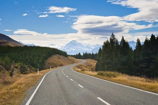 Road to Aoraki Mount Cook in Aoraki Mount Cook National Park, UNESCO World Heritage Site, South Island, New Zealand, Pacific