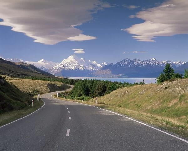 Road leading to Mount Cook National Park