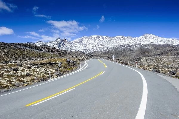 Road leading to Mount Ruapehu, Tongariro National Park, UNESCO World Heritage Site, North Island, New Zealand, Pacific