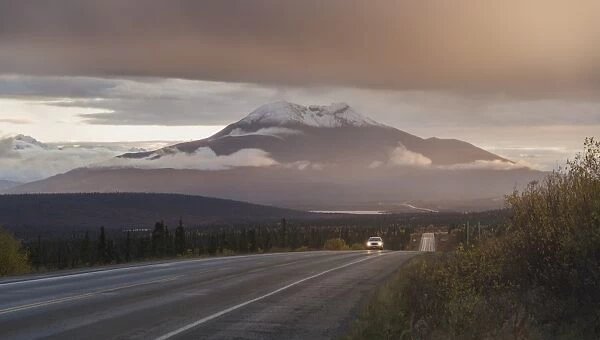 Road trip among Glacier Mountains along Alaska Highway 1, Alaska, United States of America