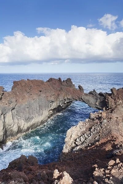 Rock arch, Arco de la Tosca at Punta de la Dehesa, lava coast, UNESCO biosphere reserve