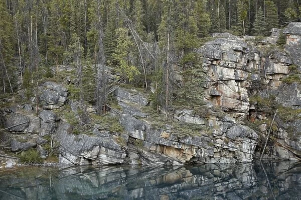 Rock-clif shore of Horseshoe Lake, Jasper National Park, UNESCO World Heritage Site, Alberta, Canada, North America
