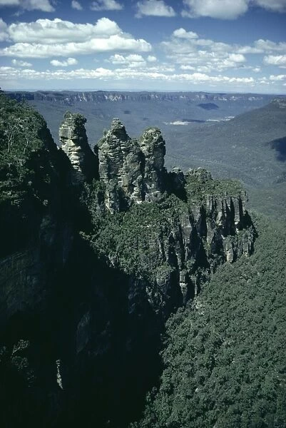 Rock formations of the Three Sisters from Echo Point, Blue Mountains, UNESCO World Heritage Site