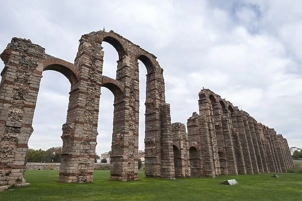Roman Aqueduct in Merida, UNESCO World Heritage Site, Badajoz, Extremadura, Spain, Europe