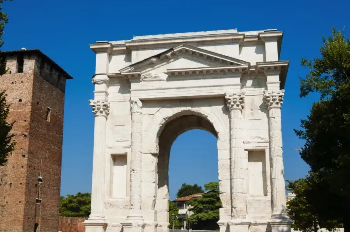 Framed Print : Roman Arco dei Gavi, Verona, UNESCO World Heritage Site, Veneto, Italy, Europe Framed Print : Roman Arco dei Gavi, Verona, UNESCO World Heritage Site, Veneto, Italy, Europe