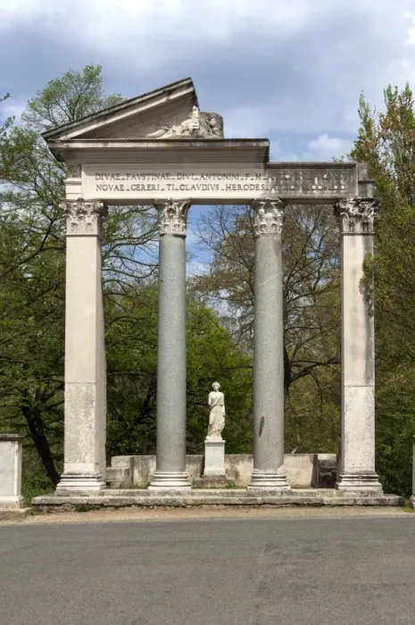 Framed Print : Roman column and lintel structure, Villa Borghese Park, Rome, Lazio, Italy, Europe Framed Print : Roman column and lintel structure, Villa Borghese Park, Rome, Lazio, Italy, Europe