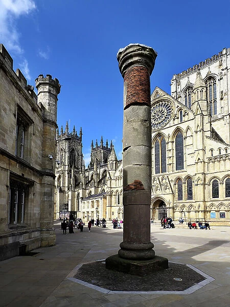 Roman Column and York Minster in Minster Yard, York, Yorkshire, England, Unted Kingdom, Europe