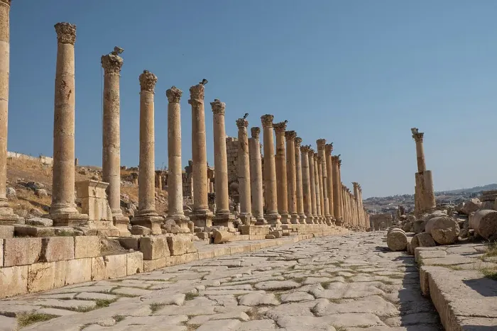Framed Print : The Roman ruins with a long colonnade road, Jerash, Jordan, Middle East Framed Print : The Roman ruins with a long colonnade road, Jerash, Jordan, Middle East