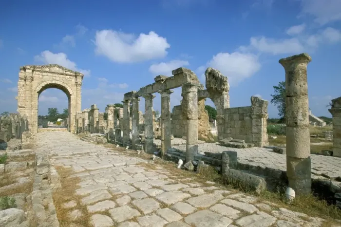 Framed Print : Roman triumphal arch and colonnaded street Framed Print : Roman triumphal arch and colonnaded street