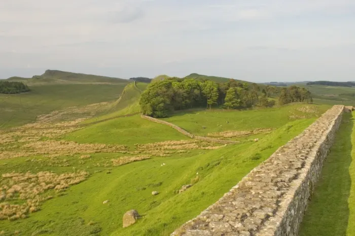 Framed Print : Roman Wall to east at Housesteads Fort to Sewing Shields Crags, Hadrians Wall Framed Print : Roman Wall to east at Housesteads Fort to Sewing Shields Crags, Hadrians Wall