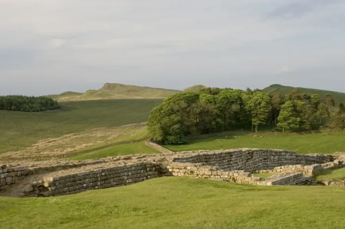 Framed Print : Roman Wall at Housesteads Fort looking east to Sewing Shields Crags, Hadrians Wall Framed Print : Roman Wall at Housesteads Fort looking east to Sewing Shields Crags, Hadrians Wall