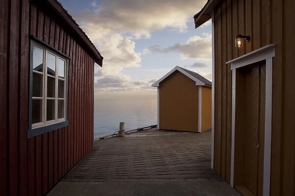 Rorbuer (fishermans huts) on jetty, Lofoten Islands, Norway, Scandinavia, Europe