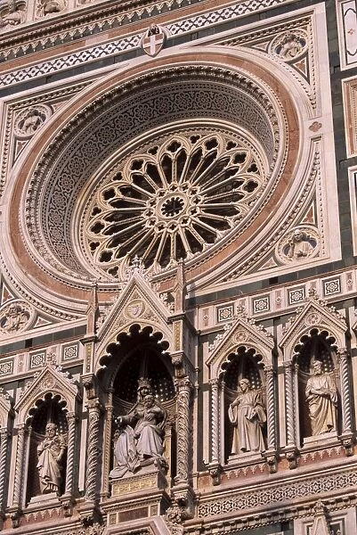 Rose window and facade of polychrome marble of the
