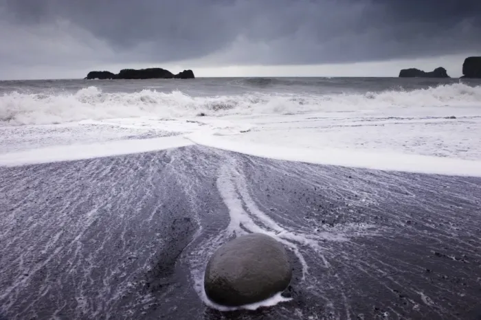 Framed Print : Rough sea on Reynisfjara black sand beach, near Vik, in the south of Iceland (Sudurland) Framed Print : Rough sea on Reynisfjara black sand beach, near Vik, in the south of Iceland (Sudurland)