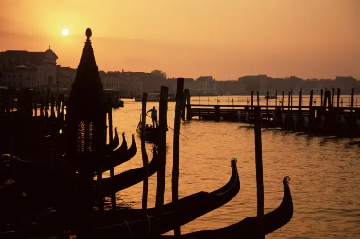 Framed Print : Row of gondolas at dawn, San Marco (St Framed Print : Row of gondolas at dawn, San Marco (St