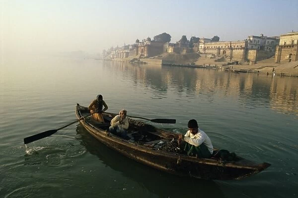Rowing boat on the River Ganges