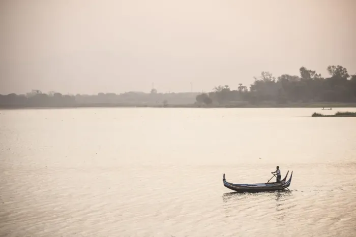 Framed Print : Rowing boat on Taungthaman Lake at sunrise, at U Bein Bridge, Mandalay, Mandalay Region Framed Print : Rowing boat on Taungthaman Lake at sunrise, at U Bein Bridge, Mandalay, Mandalay Region