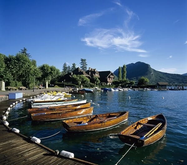 Rowing boats along lake shore, Talloires, Lake Annecy, Rhone Alpes, France, Europe