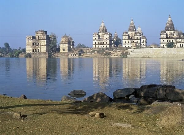 Royal chattris (tombs) and the River Betwa in the early morning Orcha