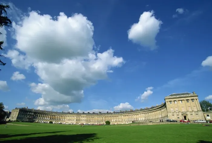 Framed Print : The Royal Crescent, designed by John Wood the Younger, Georgian architecture Framed Print : The Royal Crescent, designed by John Wood the Younger, Georgian architecture