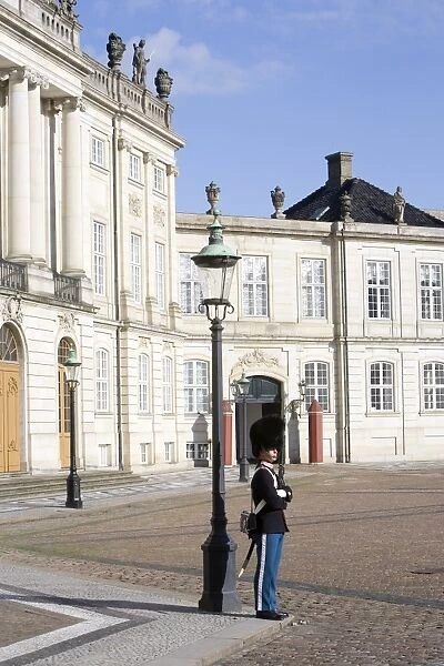 Royal guards in Amalienborg, Copenhagen, Denmark, Scandinavia, Europe