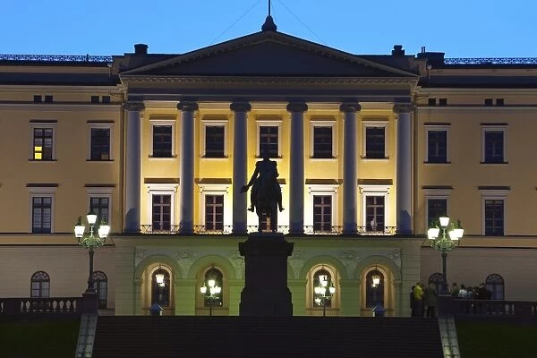 Royal Palace illuminated at dusk, Oslo, Norway, Scandinavia, Europe
