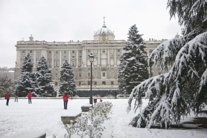 Framed Print : Royal Palace in snow, Madrid, Spain, Europe Framed Print : Royal Palace in snow, Madrid, Spain, Europe