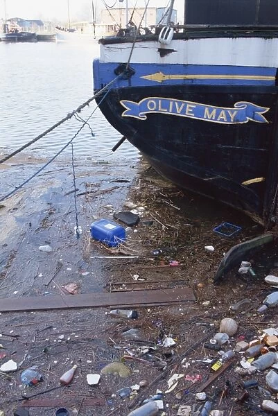Rubbish in Gloucester Docks, England, United Kingdom, Europe