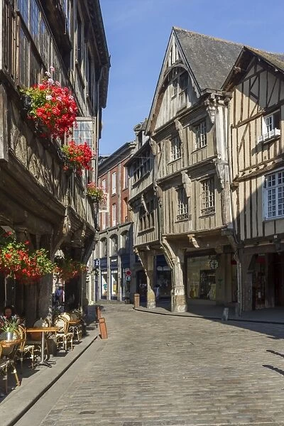 Rue de l Apport, old town, Dinan, Brittany, France, Europe