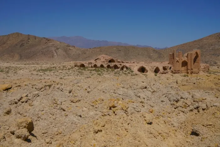 Framed Print : Ruined caravanserai on old Silk Route, near Natanz, Iran, Middle East Framed Print : Ruined caravanserai on old Silk Route, near Natanz, Iran, Middle East