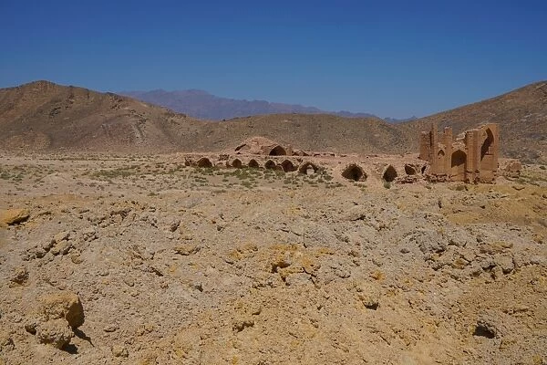 Ruined caravanserai on old Silk Route, near Natanz, Iran, Middle East
