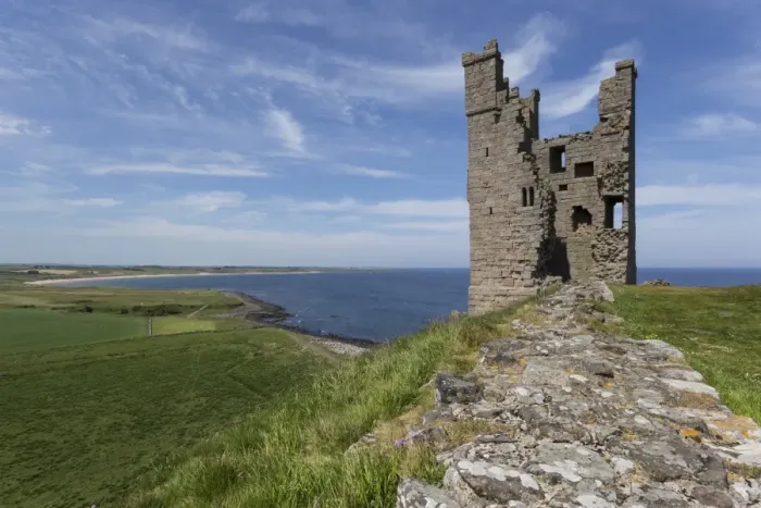 Framed Print : Ruins of Dunstanburgh Castle, overlooking fields and Embleton Bay, Northumberland Framed Print : Ruins of Dunstanburgh Castle, overlooking fields and Embleton Bay, Northumberland