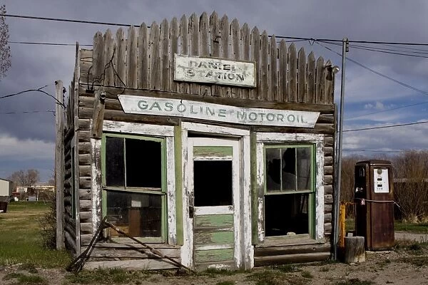 Ruins of gas station, Pinedale, Wyoming, United States of America, North America