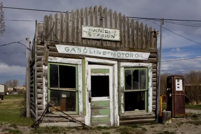 Framed Print : Ruins of gas station, Pinedale, Wyoming, United States of America, North America Framed Print : Ruins of gas station, Pinedale, Wyoming, United States of America, North America