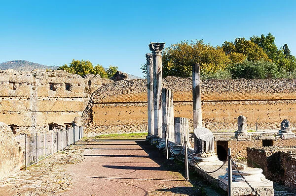 Ruins of Portico, Peschiera (Fishpond), Hadrian's Villa, UNESCO World Heritage Site, Tivoli, Province of Rome, Latium (Lazio), Italy, Europe