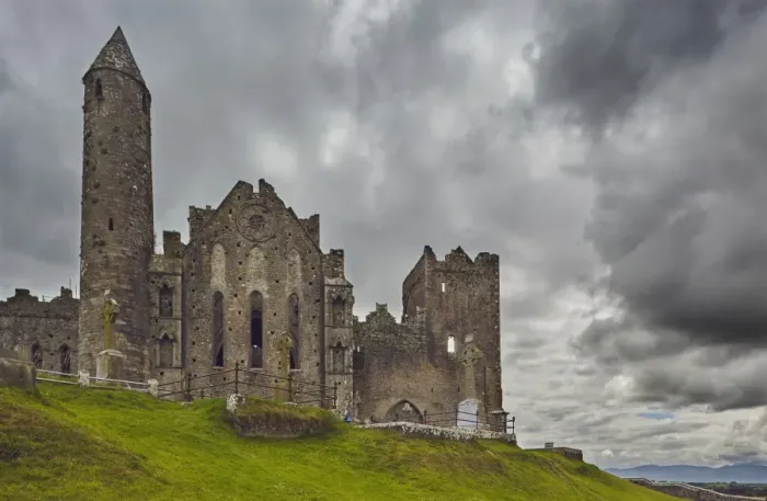 Framed Print : The ruins of the Rock of Cashel, Cashel, County Tipperary, Munster, Republic of Ireland Framed Print : The ruins of the Rock of Cashel, Cashel, County Tipperary, Munster, Republic of Ireland