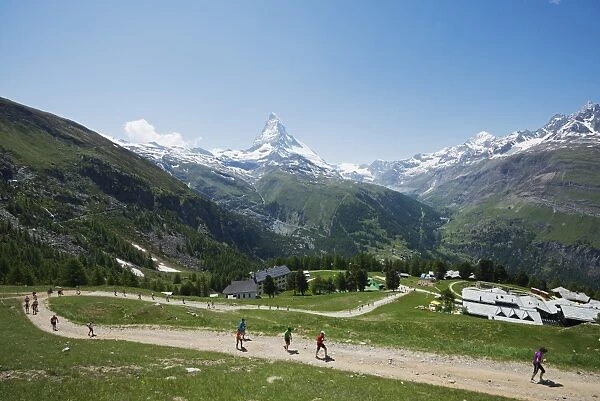 Runners in the Zermatt Marathon and the Matterhorn, Valais, Swiss Alps, Switzerland, Europe