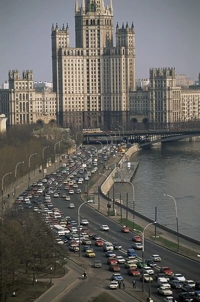 Rush hour traffic on Moskvoretskaya