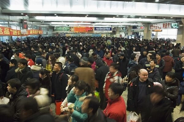Rush to leave the city for their countryside homes on New Years Eve, Chinese New Year