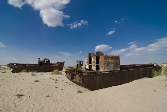 Framed Print : Rusting boats lying in the desert which used to be the Aral Sea, Moynaq