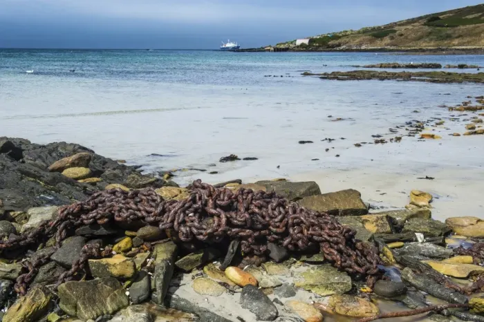 Framed Print : Rusty chain on a beach, Carcass Island, Falkland Islands, South America Framed Print : Rusty chain on a beach, Carcass Island, Falkland Islands, South America