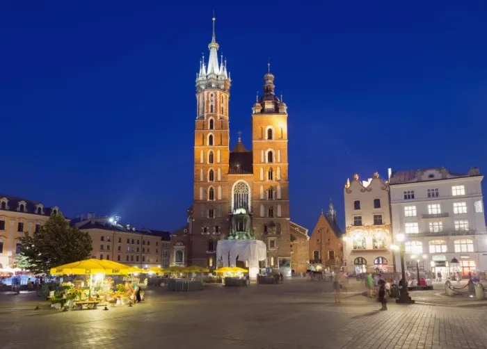 Framed Print : Rynek Glowny (Town Square) and St. Marys Church, Old Town, UNESCO World Heritage Site, Krakow, Malopolska, Poland, Europe Framed Print : Rynek Glowny (Town Square) and St. Marys Church, Old Town, UNESCO World Heritage Site, Krakow, Malopolska, Poland, Europe