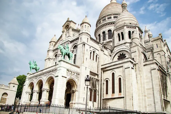 Framed Print : Sacre-Coeur Basilica on Montmartre hill, Paris, France, Europe Framed Print : Sacre-Coeur Basilica on Montmartre hill, Paris, France, Europe