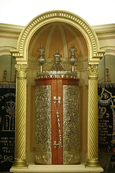 Sacred ark in Avignon Synagogue, Avignon, Vaucluse, France, Europe