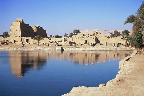 Sacred pool, Temple of Karnak, UNESCO World Heritage Site, Thebes, Egypt
